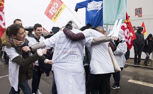 Manifestation du personnel médical a Nantes pour dénoncer leurs conditions de travail, le 7 mars 2016