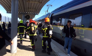 Le débarquement des passagers en gare de Calais-Fréthun, le 8 mai