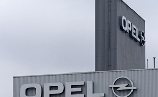 Opel, filiale européenne du constructeur américain General Motors, a annoncé mercredi son intention de se retirer du marché russe, où ses ventes se sont effondrées
