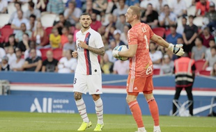 Matz Sels avec le Parisien Mauro Icardi.