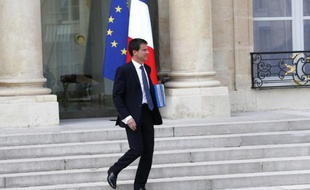 Le Premier ministre Manuel Valls quitte l'Elysée, le 27 mai 2015