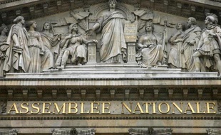 Les députés ont voté vendredi la nouvelle mouture de la "taxe à 75%" pour les très hautes rémunérations, une mesure décriée par les clubs de football professionnel qui n'excluent pas d'organiser une journée de grève.