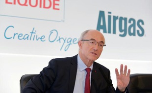 Le PDG d'Air Liquide, Benoît Potier, lors d'une conférence de presse à Paris le 18 novembre 2015 à l'occasion du rachat par le groupe français de l'américain Airgas
