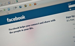Les salariés sont très présents sur les réseaux sociaux sur internet, Facebook étant de loin leur favori avec 61% d'utilisateurs, selon une enquête Cegos rendue publique mercredi.