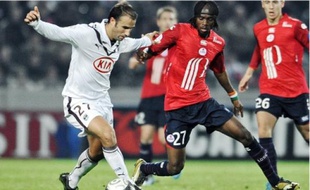 Marc Planus aux prises avec le défenseur lillois Gervinho, hier à Villeneuve-d'Ascq.