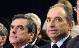 Les 300.000 adhérents de l'UMP, orphelins de Nicolas Sarkozy, ont commencé à voter dimanche pour choisir leur nouveau chef entre François Fillon, 58 ans, favori des sondages et homme du "rassemblement", et Jean-François Copé, 48 ans, chantre d'une "droite décomplexée".