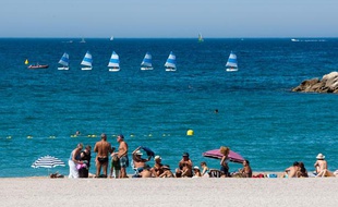 Illustration sur la saison estivale sur les plages du Prado , juin 2011.