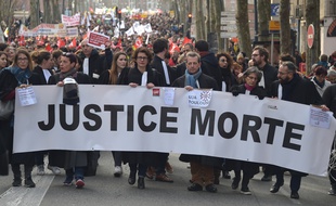 Les avocats toulousains lors d'une manifestation contre la réforme des retraites.