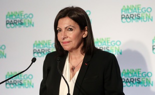 Anne Hidalgo, lors de sa déclaration à l'issue
du premier tour, dimanche 15 mars, à Paris.