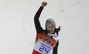 Coline Mattel, après sa médaille de bronze en saut à ski, lors des JO de Sotchi, le 11 février 2014.