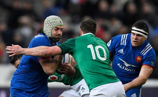 Kevin Gourdon (à gauche) face à Jonathan Sexton, lors de France-Irlande, samedi 3 février.