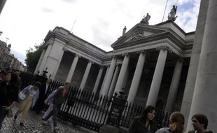 La Commission européenne a tenté lundi de rassurer Dublin en signifiant qu'une hausse de son impôt généreux sur les sociétés n'était pas la priorité des négociations pour finaliser d'ici la fin du mois l'aide à l'Irlande.