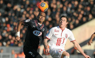 Nolan Roux et le Losc ont volé en éclats dimanche à Bordeaux après 11 matchs d'affilée sans défaite en L1.