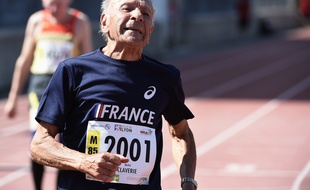 Le sprinteur vétéran Michel Claverie lors de sa deuxième place sur 100 mètres aux Mondiaux de Lyon, le 7 août 2015.