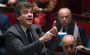 Arnaud Montebourg affiche son indifférence à l'égard du scepticisme de l'agence Moody's sur les chances de succès des réformes proposées par François Hollande, estimant notamment que la baisse des charges des entreprises "aura un effet important".