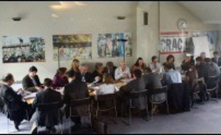 Les administrateurs de Libération se sont donné jusqu'au 7 novembre pour trouver de nouveaux investisseurs prêts à soutenir un plan de relance, jeudi lors d'un conseil d'administration qui ne semble pas avoir apaisé les fortes divisions entre les principaux actionnaires.