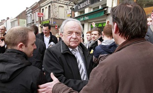 Eugène Binaisse, en 2014, le jour de l'investiture de son successeur Steeve Briois.