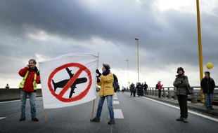 Opposants à la construction de l'aéroport Notre-Dame-des-Lande"s manifestent près de Nantes, le 9 janvier 2016