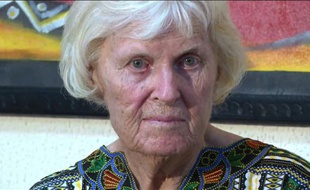 Capture d'écran faite le 7 février 2016 montrant l'ex-otage australienne Jocelyn Elliott, à Dosso, au sud-ouest du Niger, après sa libération