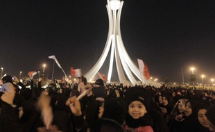 A Manama, à Bahrein des manifestants sur la place de la Perle, le 19 février 2011