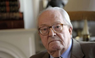 Le président d'honneur du FN, Jean-Marie Le Pen, a jugé jeudi "logique" que son parti passe des accords au niveau local avec des candidats UMP, divers-droite ou indépendants pour les prochaines municipales.