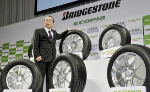 Le groupe japonais Bridgestone a annoncé mardi la décision de sa filiale européenne de fermer son usine de pneus de voitures située à Bari (sud de l'Italie), qui emploie 950 salariés, à cause de la chute des ventes en Europe.