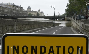 Une berge de la Seine à Paris le 4 juin 2016