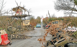 Des habitants auraient dû donner 1 € pour franchir les barrages de la D 281.