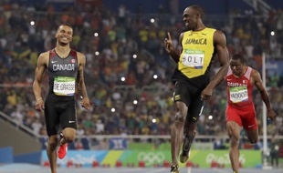 Andre De Grasse et Usain Bolt en demi-finales du 200m à Rio, le 17 août 2016.