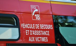 Les pompiers ont pris en charge plusieurs élèves incommodés par les fumées.
