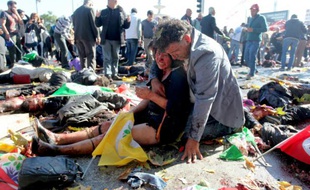 Une femme blessée dans les attentats le 10 octobre 2015 à Ankara
