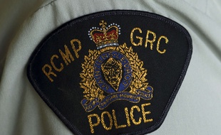 Un insigne de la Gendarmerie royale du Canada.
