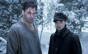 Jon Hamm et Daniel Radcliffe partagent l'affiche de « A Young Doctor's Notebook », disponible ce samedi 3 octobre 2020 sur Arte.tv.