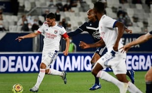 Houssem Aouar retrouve une place de titulaire après sa bonne entrée à Bordeaux.