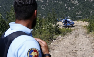 L'enquête des gendarmes se concentre sur une possible imprudence du guide qui accompagnait le groupe.