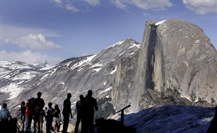 Des campeurs au parc du Yosemite en 2005.