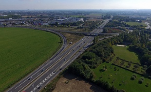 Le nœud autoroutier de l'A25 à Englos.