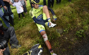 Alberto Contador s'est fracturé le tibia en chutant lors de la 10e étape du Tour de France, le 14 juillet 2014, entre Mulhouse et la Planche des Belles Filles.