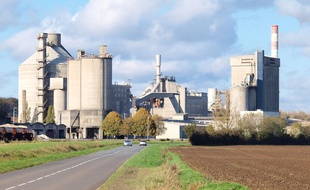 Une cimenterie (illustration).