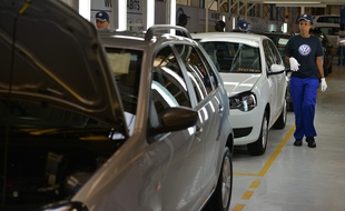Une chaîne de montage de Volkswagen, le 21 décembre 2016 à Thika, au Kenya.