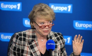 Eva Joly a exposé samedi sa vision d'une "Europe fédérale" engagée vers la "sortie du nucléaire" et a fustigé la "schizophrénie" des politiques consistant à rendre l'Europe responsable de "tout ce qui va mal".