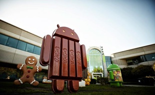 La mascotte du prochain Android, baptisé KitKat, au QG de Google, à Mountain View.