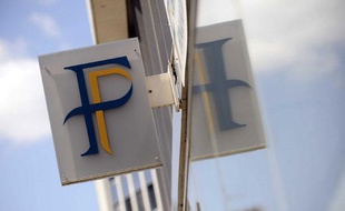 Logo du Centre des Finances Publiques de Nantes, le 25 mai 2010.