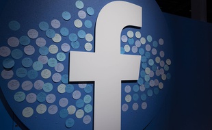 Le nouveau lofo de Facebook a été présenté à la conférence F8 le 30 aveil 2019.