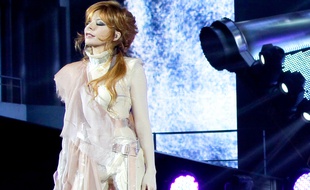 Mylène Farmer, en septembre 2013, en concert à Paris-Bercy.