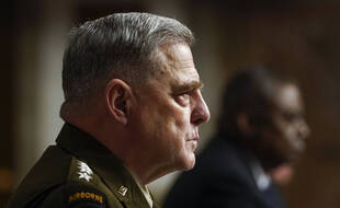 Le chef d'état major de l'armée américaine, le général Mark Milley (gauche) et le secrétaire à la Défense, Lloyd Austin, se sont expliqués sur le retrait raté d'Afghanistan devant une commission du Sénat, le 28 septembre 2021.