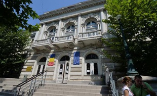 Le procès de six Roumains accusés d'un des plus spectaculaires vols de tableaux du siècle reprendra mardi à Bucarest, mais le sort des Monet, Picasso et Gauguin dérobés dans un musée des Pays-Bas reste incertain.