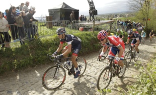 Kevyn Ista et Thor Hushovd sur le parcours du Tour des Flandres, le6 avril 2014