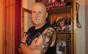 Il y a quelques jours, Christophe s'est offert un tatouage de Johnny pour son anniversaire.