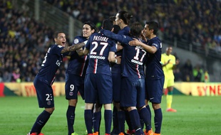 Les joueurs du PSG fêtent un but lors du match contre Nantes le 3 mai 2015.